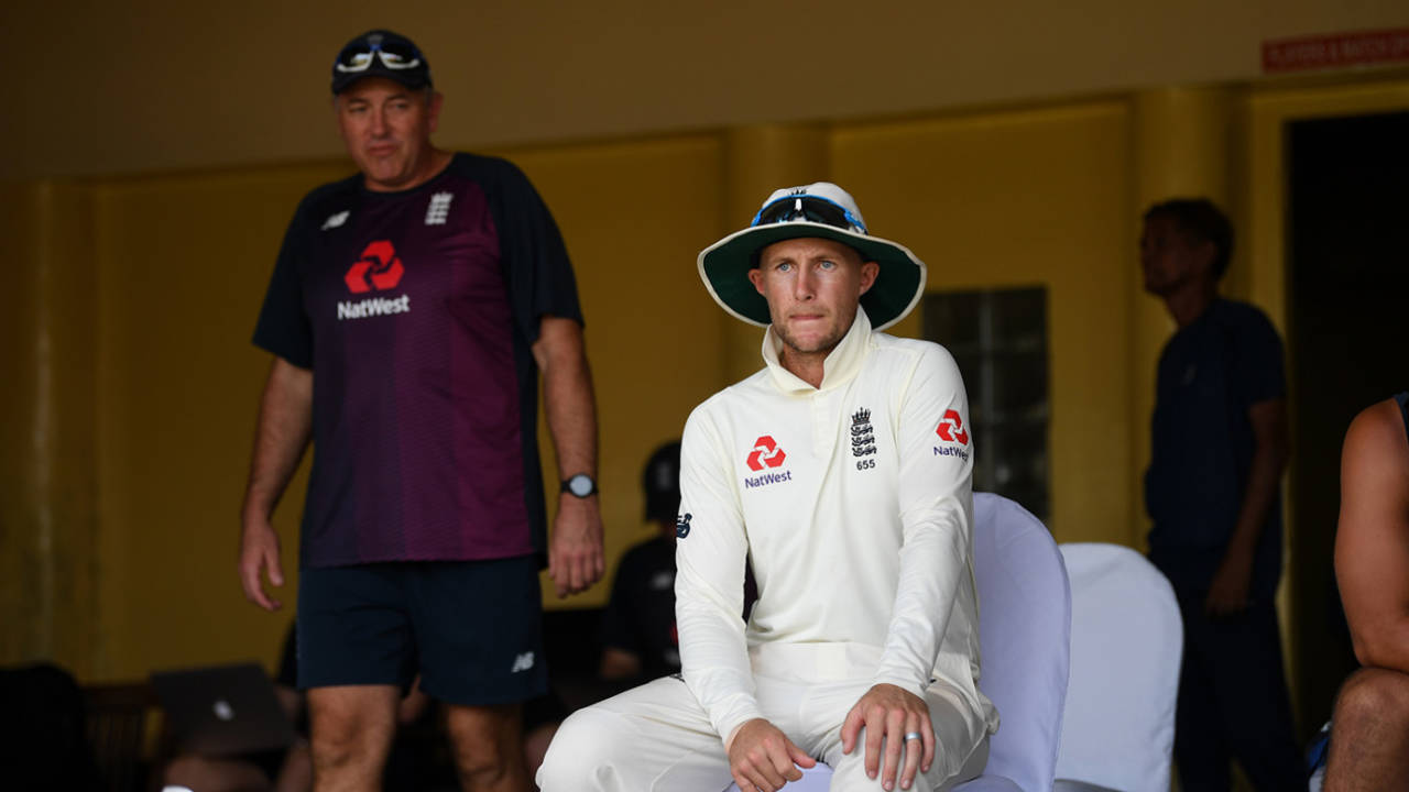 Joe Root addresses his players, SLC Board President's XI v England, Day 2, Colombo, March 13, 2020