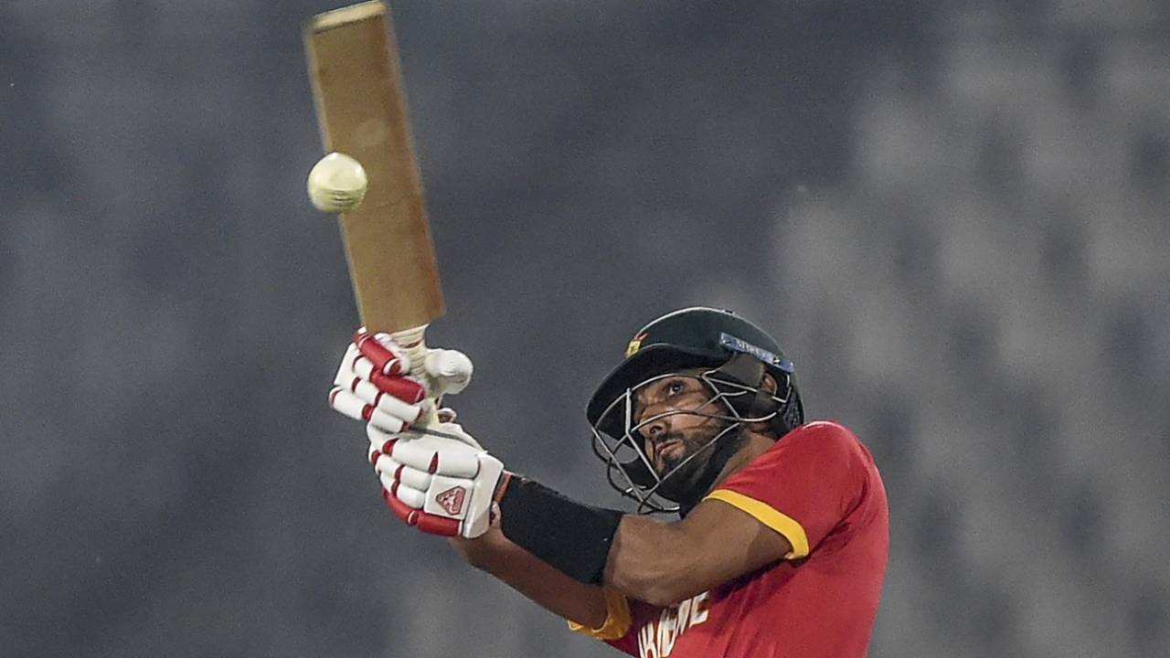 Sikandar Raza pulls behind square, Bangladesh v Zimbabwe, 2nd T20I, Dhaka, March 11, 2020