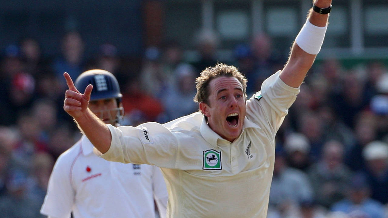 Iain O'Brien appeals for the wicket of Michael Vaughan in 2008, England v New Zealand, 2nd Test, Old Trafford, May 25, 2008