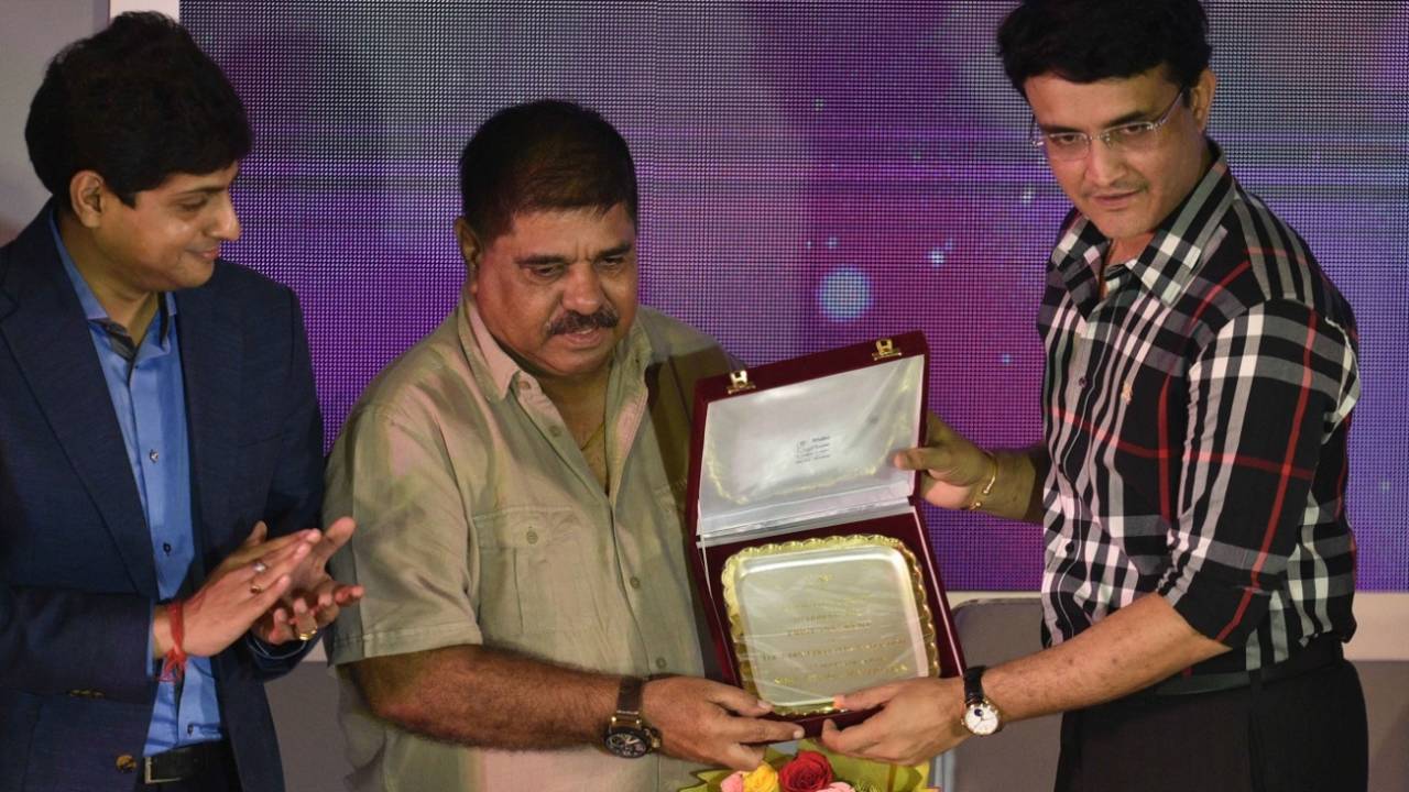 Ashok Malhotra is felicitated by BCCI President Sourav Ganguly, Kolkata