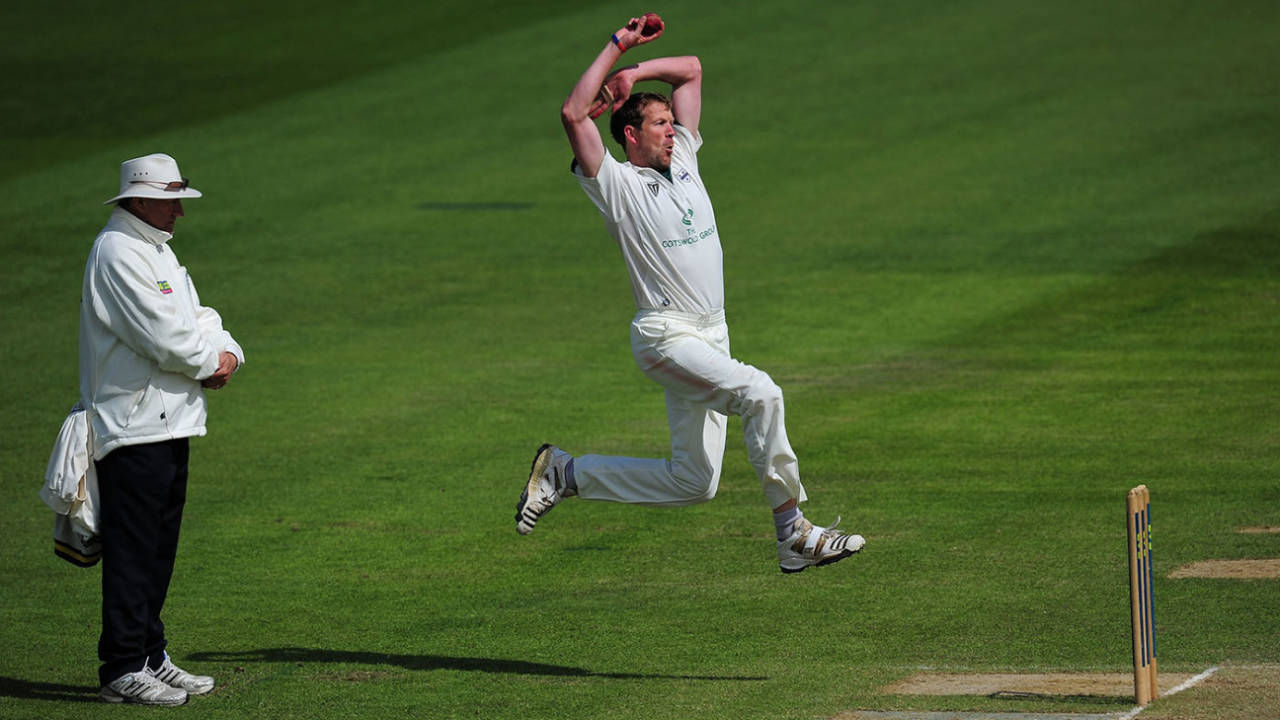 Alan Richardson leaps into his distinctive delivery stride&nbsp;&nbsp;&bull;&nbsp;&nbsp;Getty Images