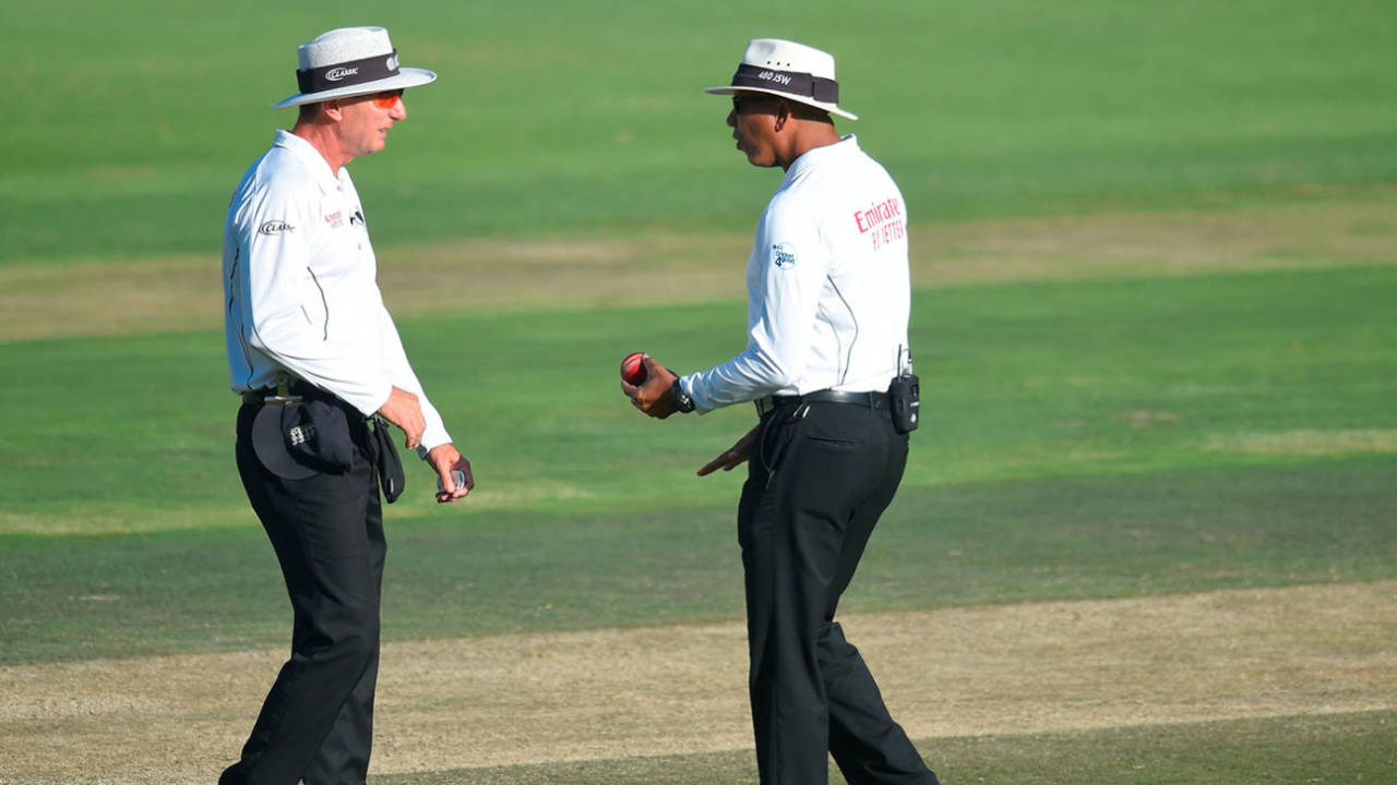Umpires Rod Tucker and Joel Wilson inspect the ball, South Africa v England, 4th Test, Johannesburg, January 25, 2020