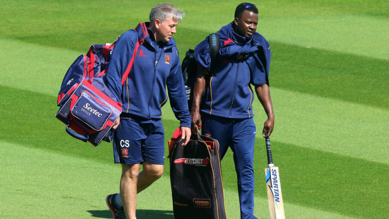 Donovan Miller (right) talks to Chris Silverwood during a previous stint with Essex&nbsp;&nbsp;&bull;&nbsp;&nbsp;Donovan Miller