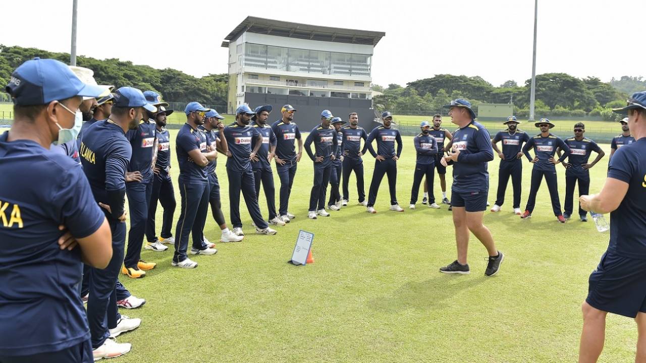 Sri Lanka head coach Mickey Arthur has a chat with the players&nbsp;&nbsp;&bull;&nbsp;&nbsp;SLC
