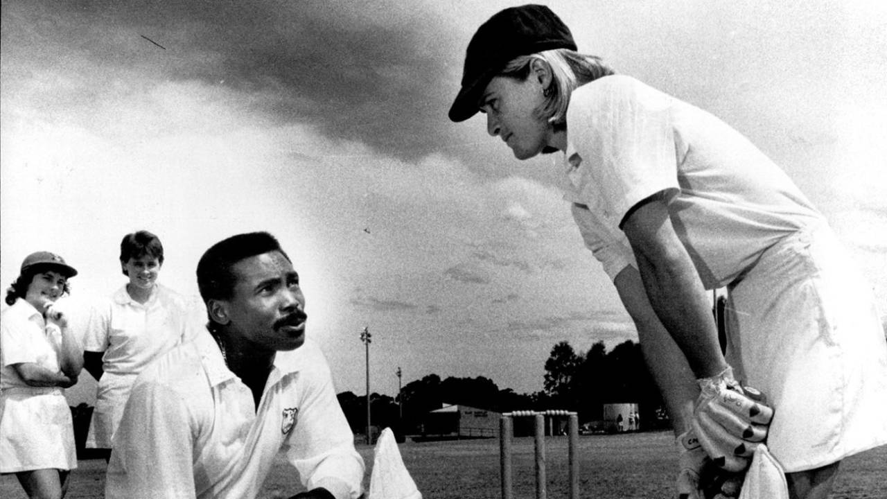 Gordon Greenidge passes on batting tips to New South Wales women players, Sydney, October 22, 1989