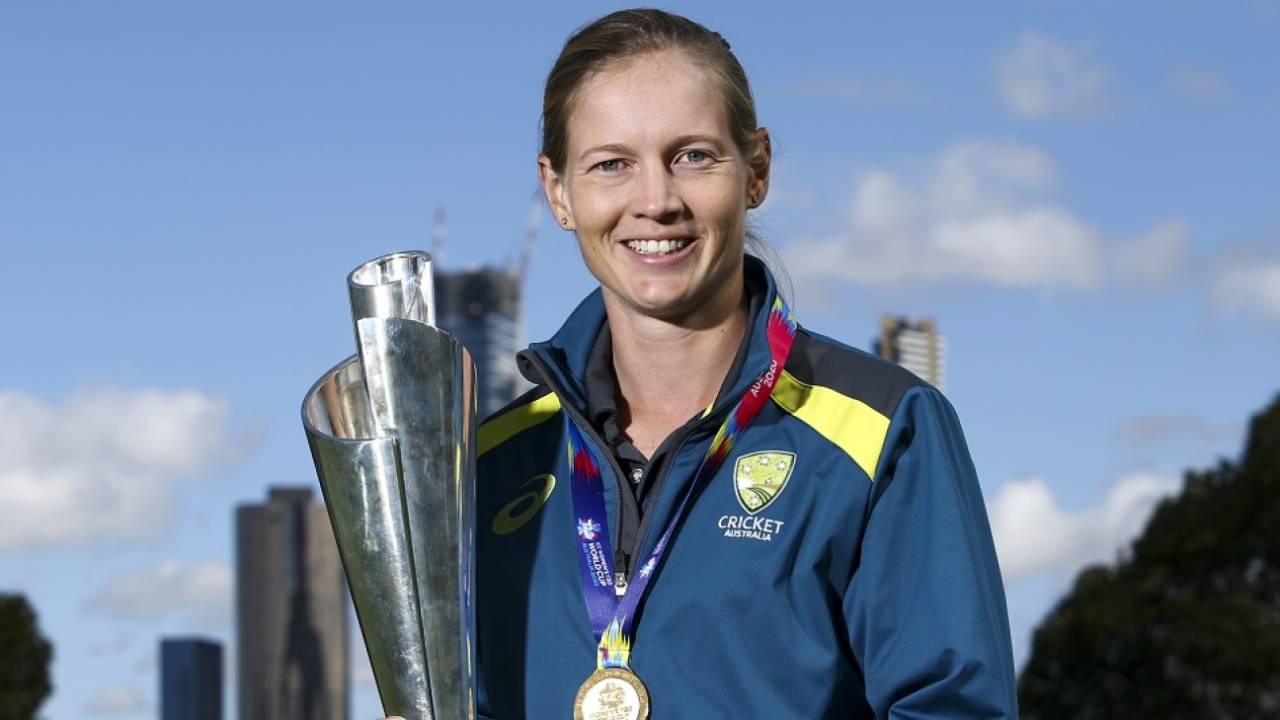 Meg Lanning poses with the T20 World Cup trophy at the Royal Botanical Gardens&nbsp;&nbsp;&bull;&nbsp;&nbsp;Getty Images