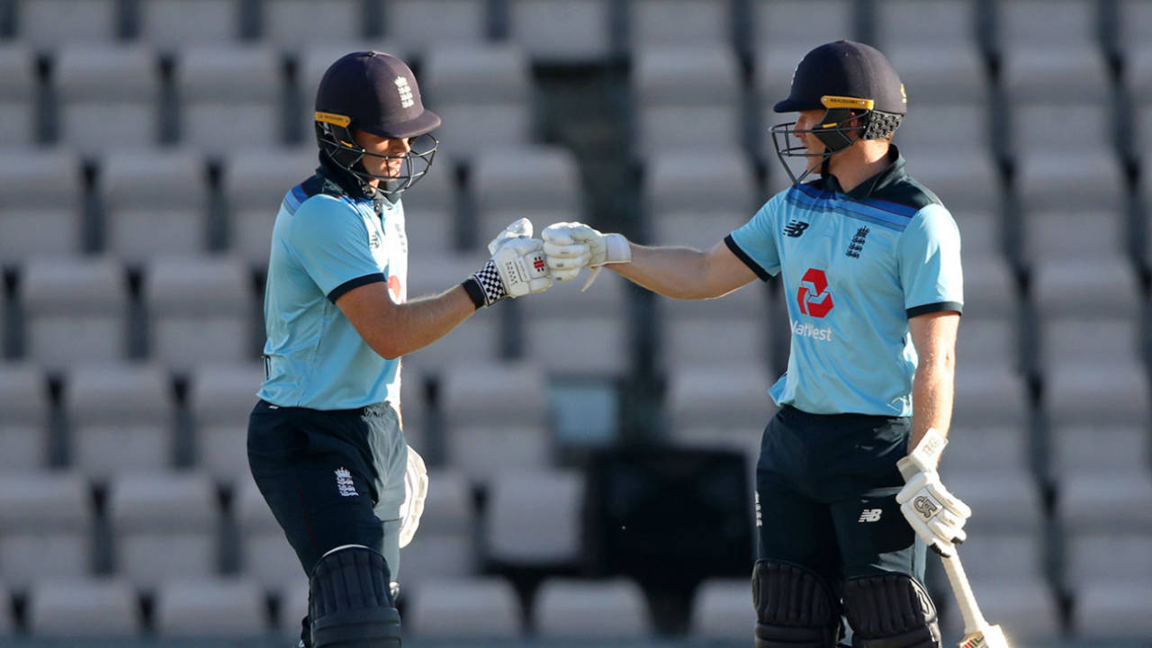 Sam Billings and Eoin Morgan touch gloves, England v Ireland, 1st ODI, Southampton, July 30, 2020
