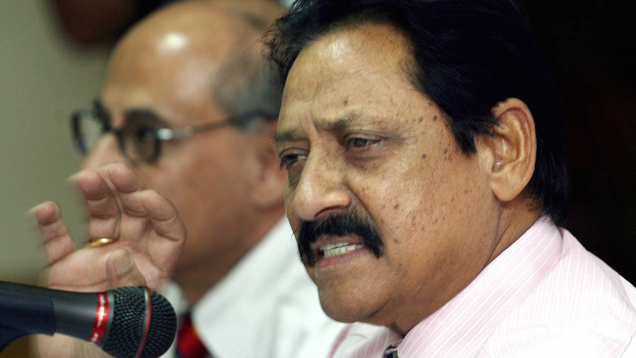 Chetan Chauhan addresses the media in his role as selector for the Afro-Asia Cup in 2007, Dhaka, May 11, 2007