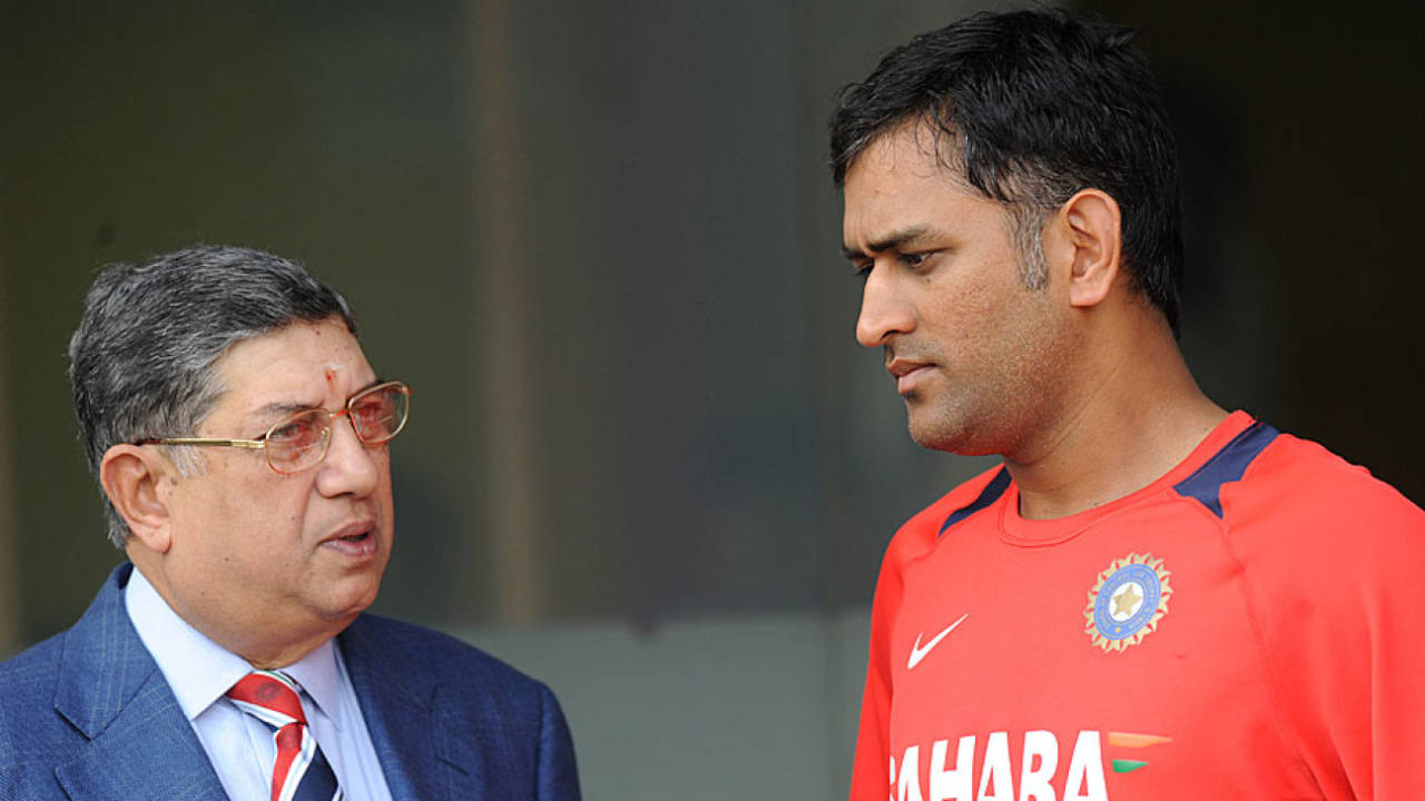 N Srinivasan has a chat with MS Dhoni, India v Pakistan, 1st ODI, Chennai, December 30, 2012