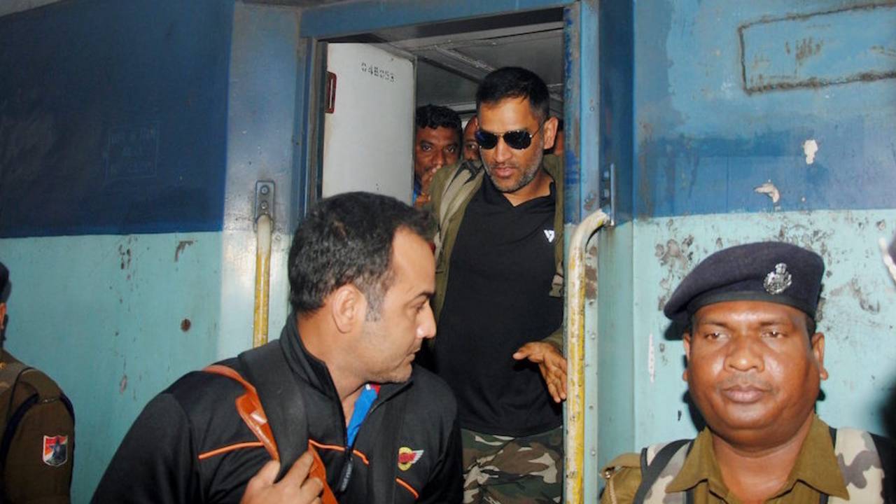 MS Dhoni travelled by train with the Jharkhand one-day squad, Kolkata, February 22, 2017