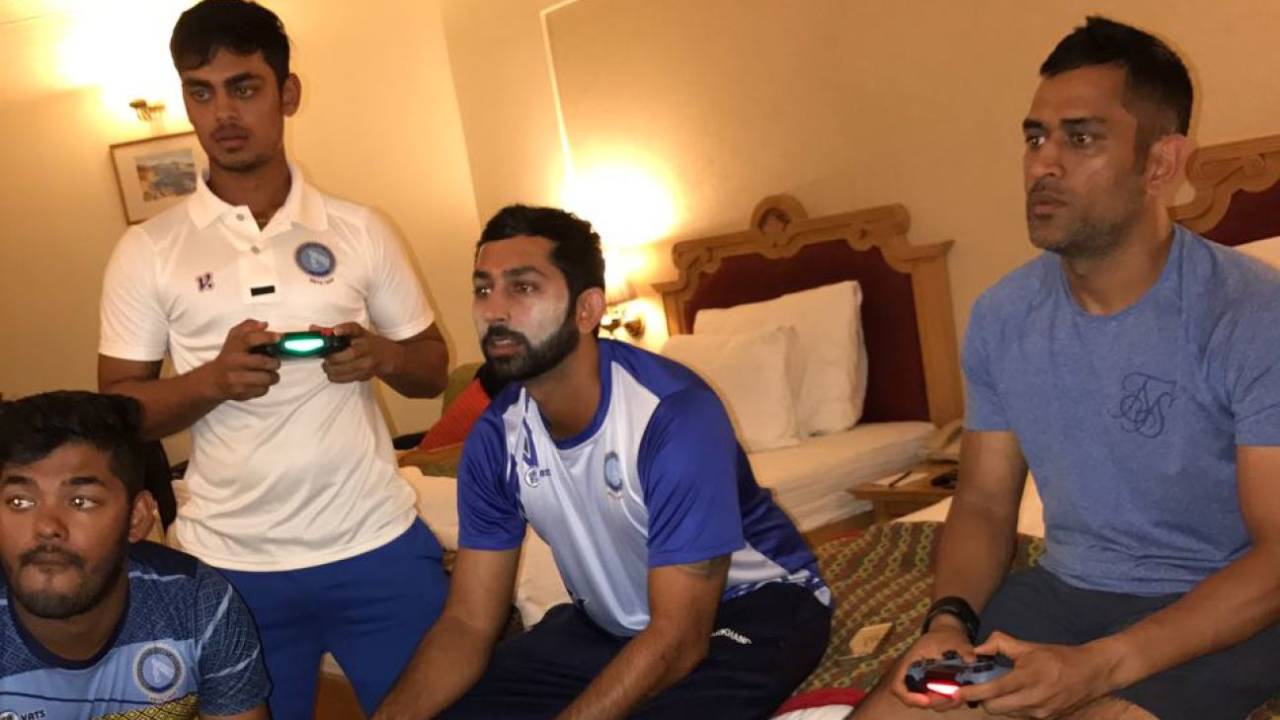 Pratyush Singh, Ishan Kishan, Ishank Jaggi and MS Dhoni enjoy an intense game of FIFA after the day's play, Gujarat v Jharkhand, semi-final, Ranji Trophy 2016-17, 4th day, Nagpur, January 4, 2017