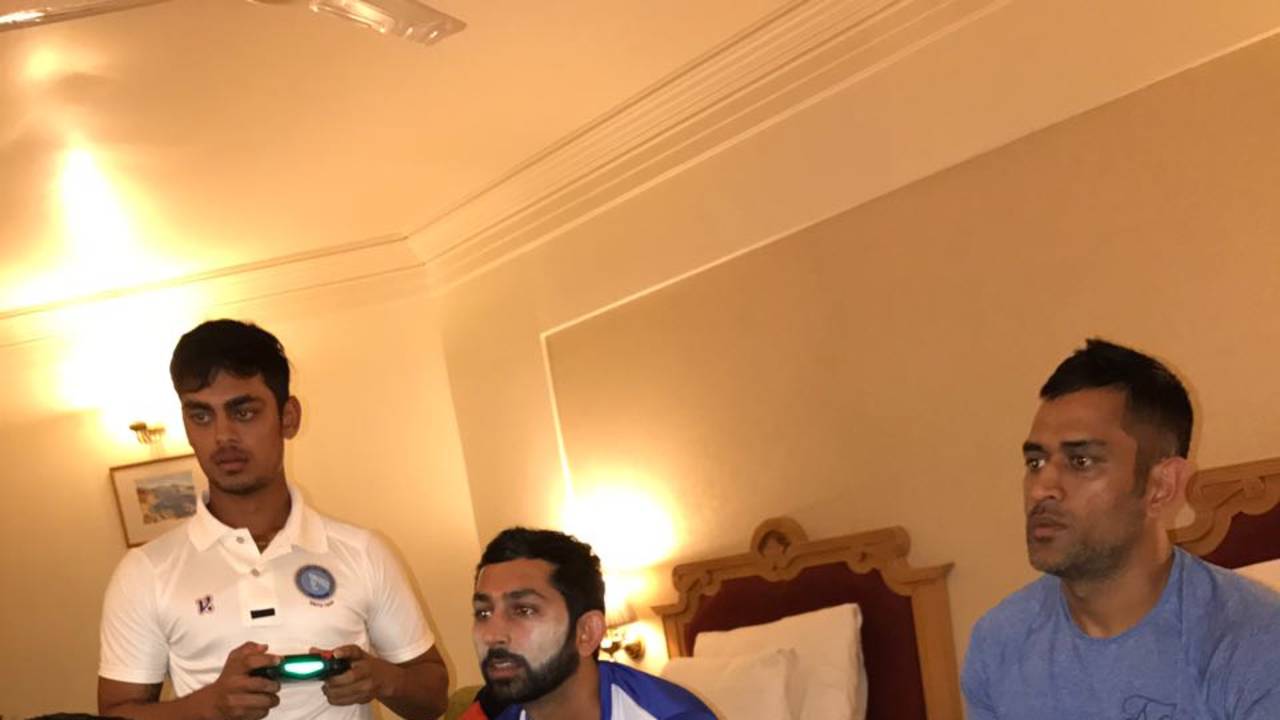 Pratyush Singh, Ishan Kishan, Ishank Jaggi and MS Dhoni enjoy an intense game of FIFA after the day's play