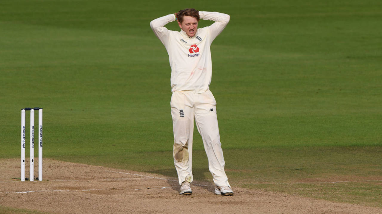 Dom Bess reacts to a missed chance, England v Pakistan, 3rd Test, Southampton, 4th day, August 24, 2020