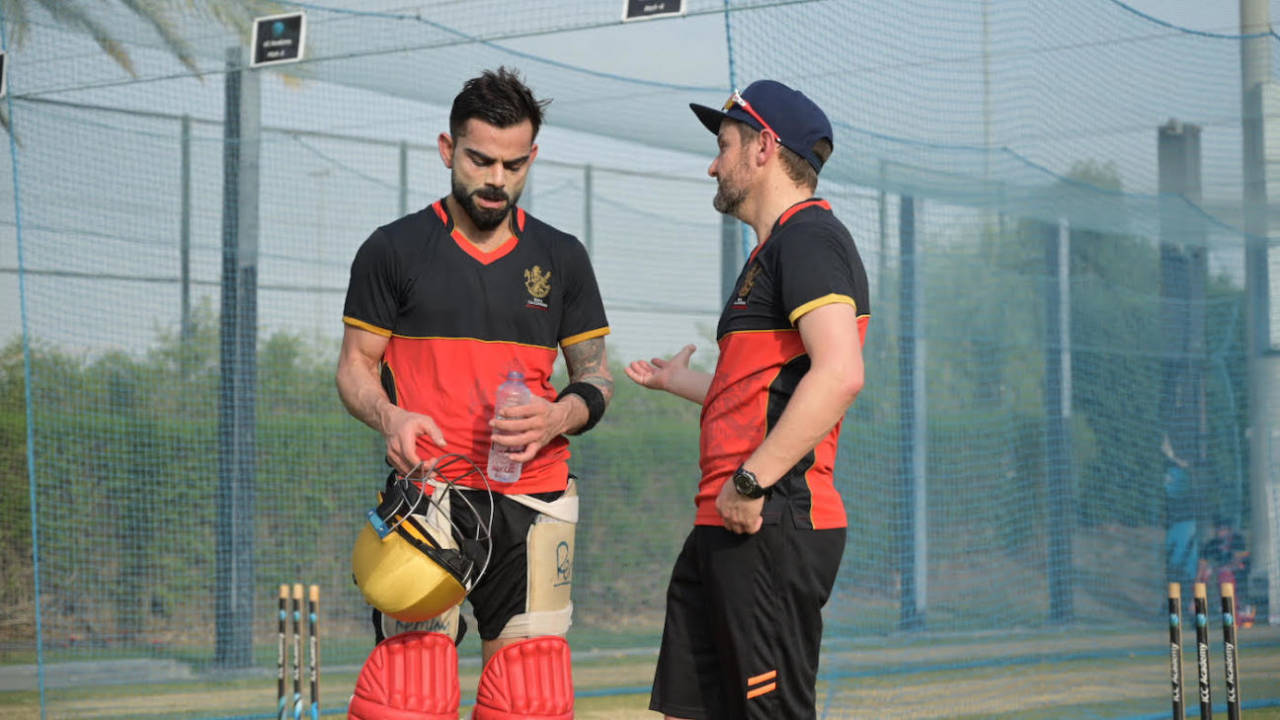 Virat Kohli and Mike Hesson have a chat in the nets, IPL 2020, Dubai, August 28, 2020