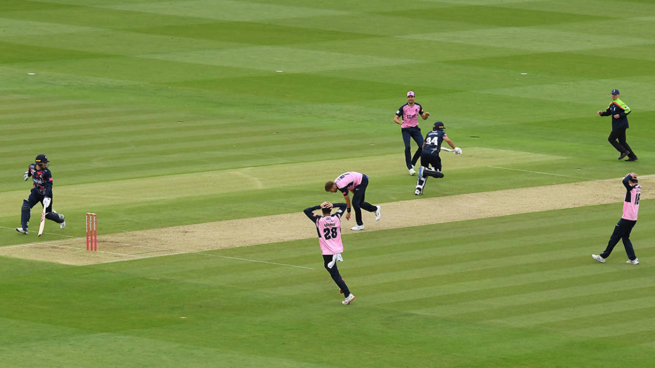 John Simpson missed a run-out chance off the final ball as Kent scampered through, Middlesex v Kent, Vitality Blast, Lord's, August 29, 2020