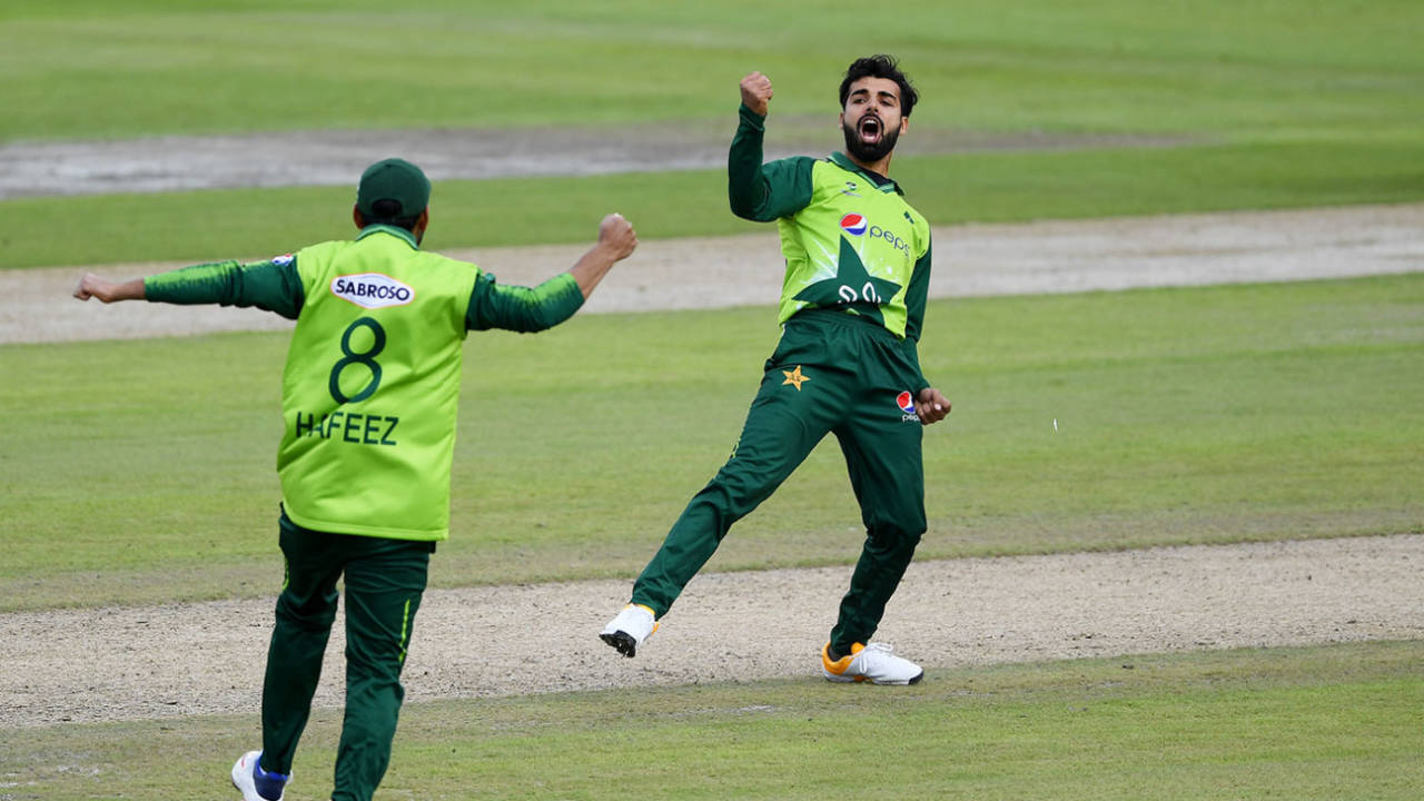 Shadab Khan struck twice in two balls, England v Pakistan, 2nd T20I, Old Trafford, August 30, 2020