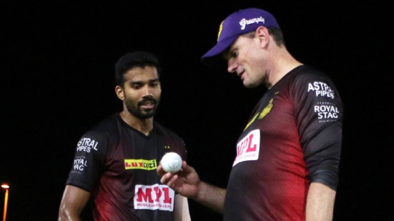 Sandeep Warrier chats to Kyle Mills during training, Abu Dhabi, September 8, 2020