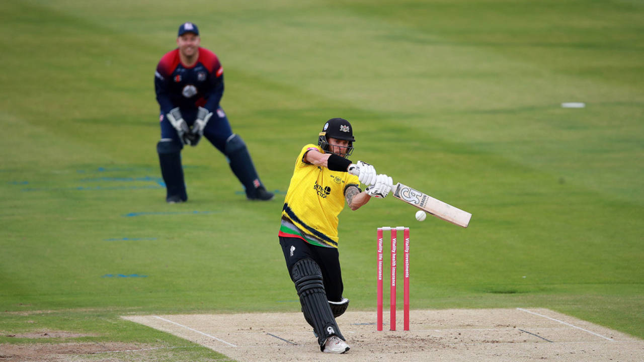 Chris Dent climbs into a pull, Northants v Gloucestershire, Vitality Blast, Wantage Road, September 11, 2020
