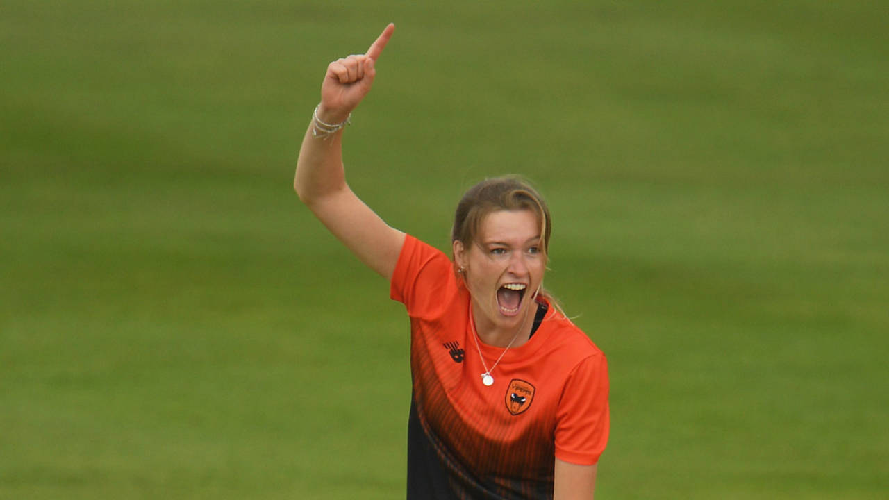 Lauren Bell of Southern Vipers appeals for a wicket&nbsp;&nbsp;&bull;&nbsp;&nbsp;Getty Images