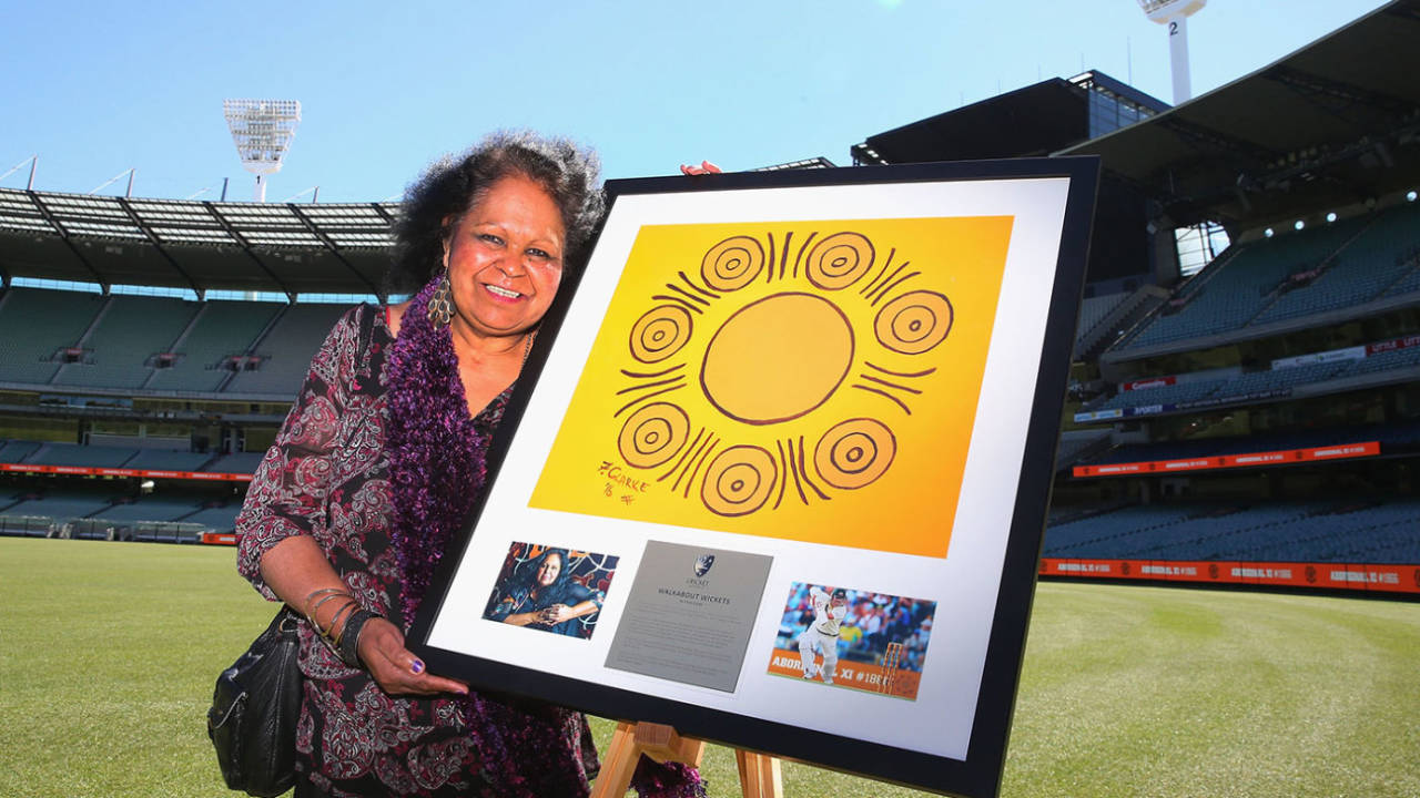 Aunty Fiona Clarke with the Walkabout Wickets design&nbsp;&nbsp;&bull;&nbsp;&nbsp;Getty Images