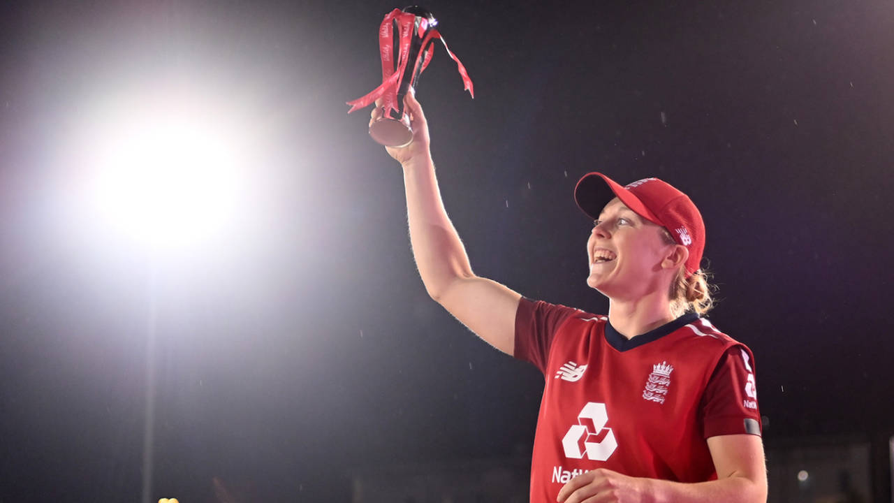 Heather Knight lifts the trophy after England's 5-0 series sweep, England Women vs West Indies Women, 5th T20I, Derby September 30, 2020