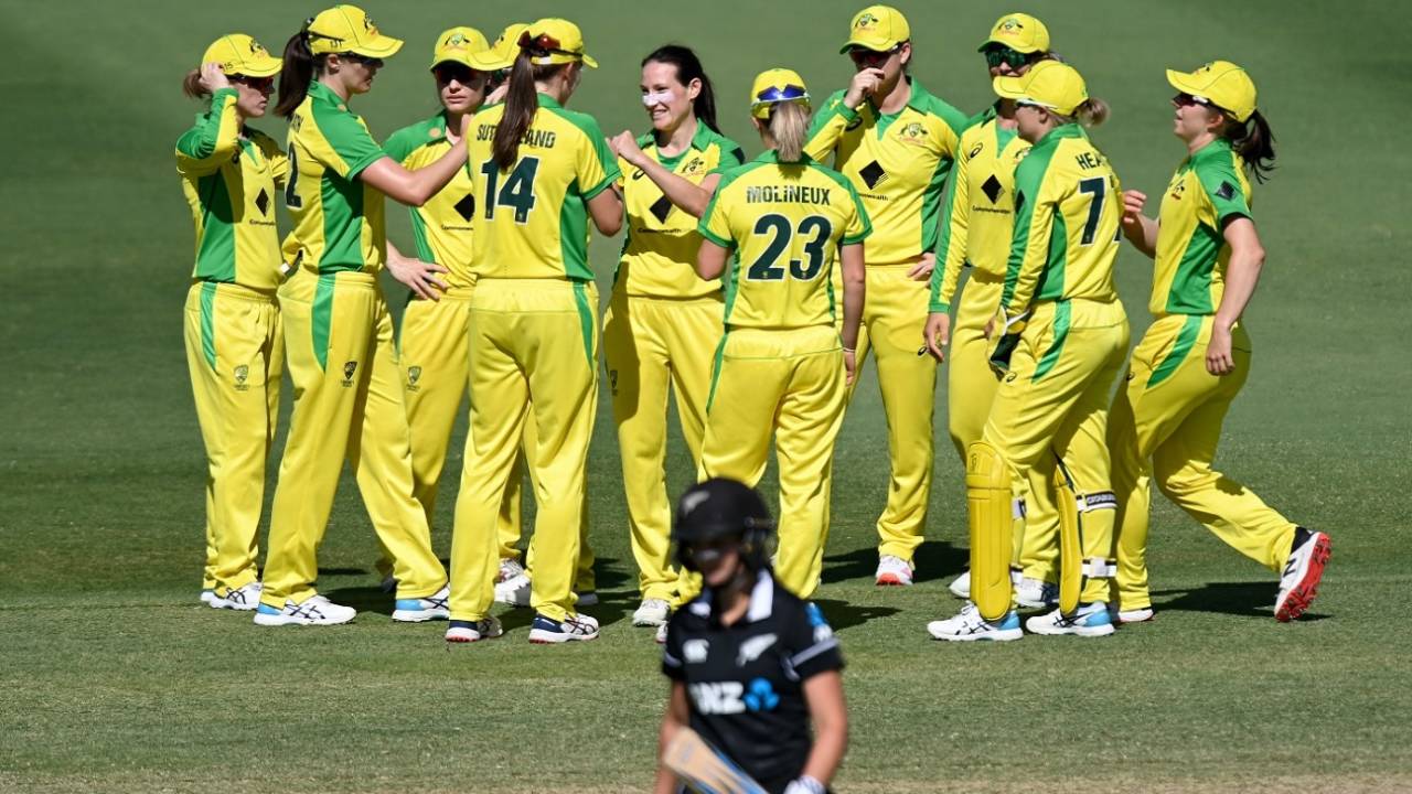 Megan Schutt dismissed both Sophie Devine and Amelia Kerr first ball, Australia v New Zealand, 3rd women's ODI, Allan Border Field, October 7, 2020
