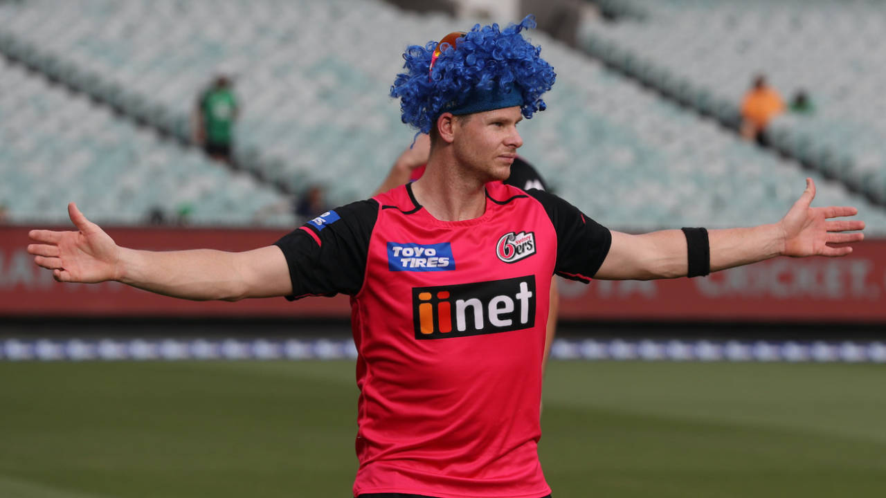 Steven Smith sports a blue wig as he warms up for the BBL Final, Melbourne Cricket Ground, Melbourne, Australia  January 31, 2020 in Melbourne, Australia