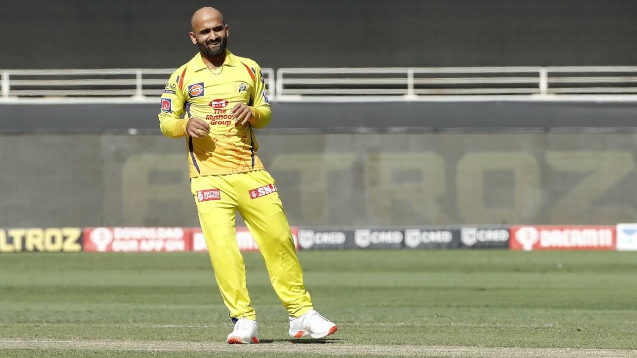 Monu Kumar gestures on the field, Chennai Super Kings vs Royal Challengers Bangalore, IPL 2020, Dubai, October 25, 2020