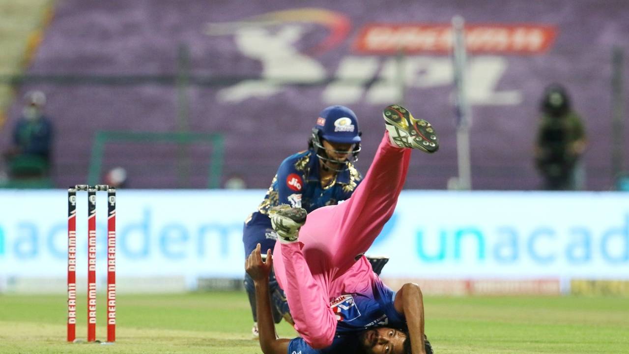 Ankit Rajpoot takes a tumble, Rajasthan Royals vs Mumbai Indians, IPL 2020, Abu Dhabi, October 25, 2020