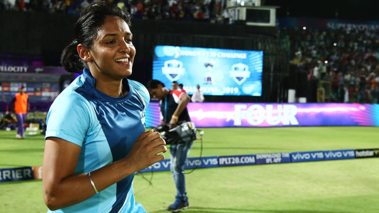 Harmanpreet Kaur runs on to the field, Velocity v Supernovas, Women's T20 Challenge final, Jaipur, May 11, 2019