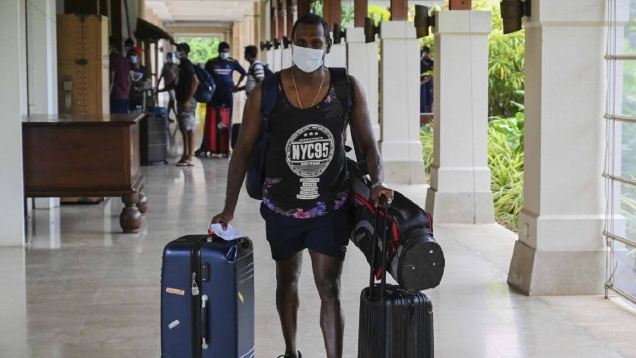 Angelo Mathews hauls his luggage upon arrival, LPL 2020, Hambantota, November 22, 2020
