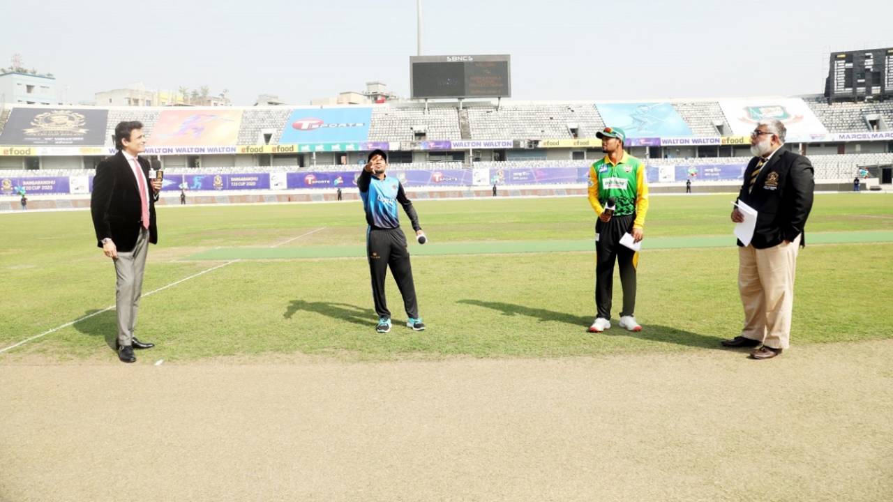 Captains Mushfiqur Rahim and Najmul Hossain Shanto during the toss, Dhaka T20 vs Rajshahi T20, Bangabandhu T20 Cup, Dhaka, November 24, 2020