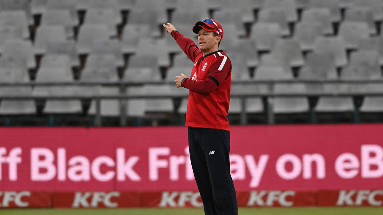 Eoin Morgan hatches a plan in the field, South Africa v England, 1st T20I, Cape Town, November 27, 2020