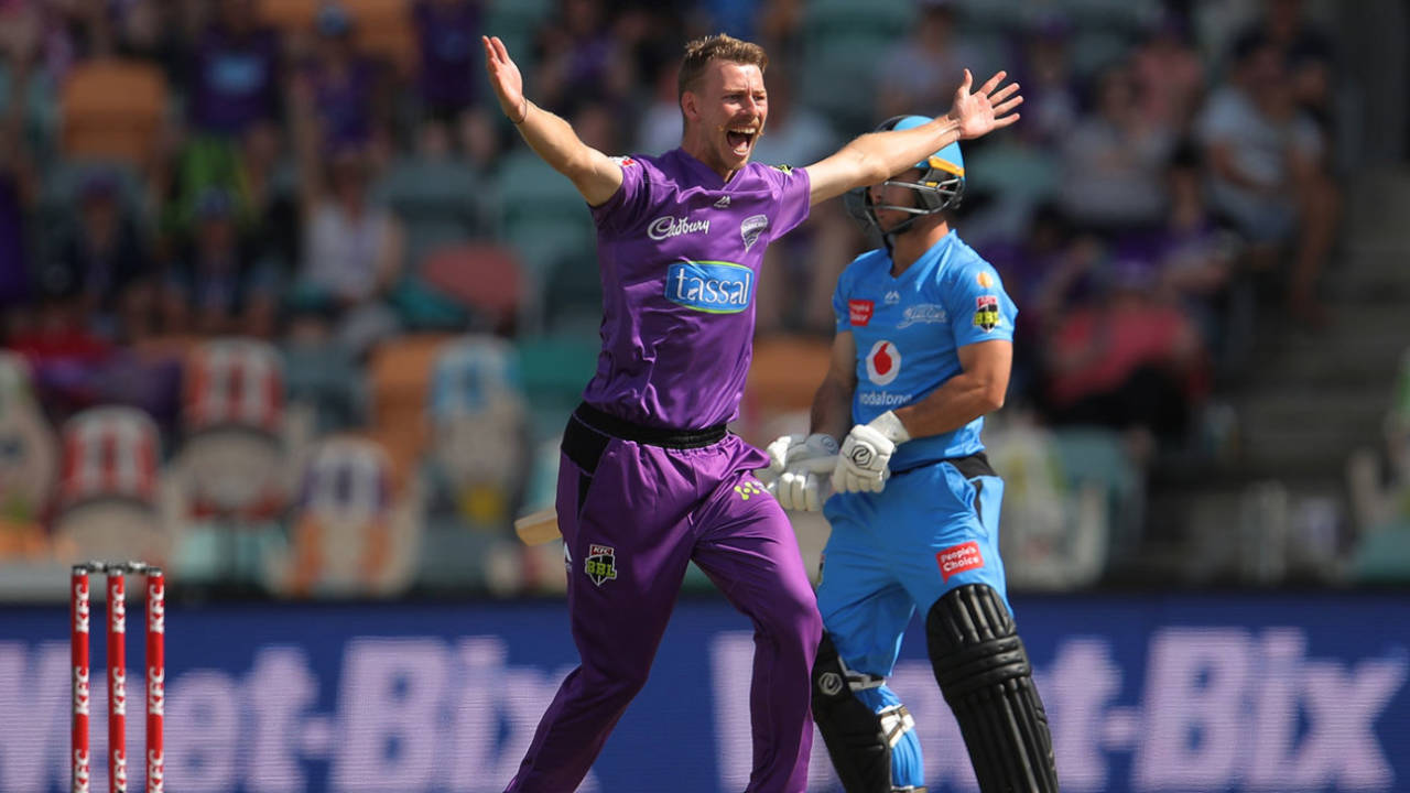Riley Meredith put on another show of pace, Hobart Hurricanes vs Adelaide Strikers, BBL, Hobart, December 13, 2020