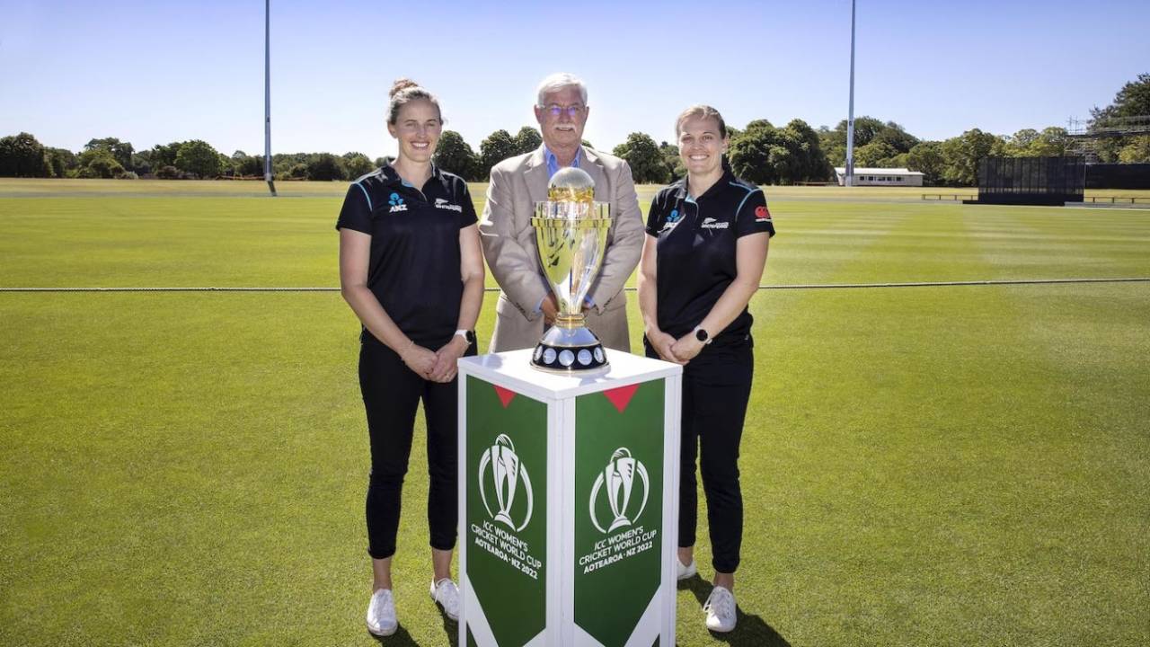Amy Satterthwaite, Richard Hadlee and Lea Tahuhu at the announcement of the 2022 Women's ODI World Cup fixtures, Christchurch, December 15, 2020