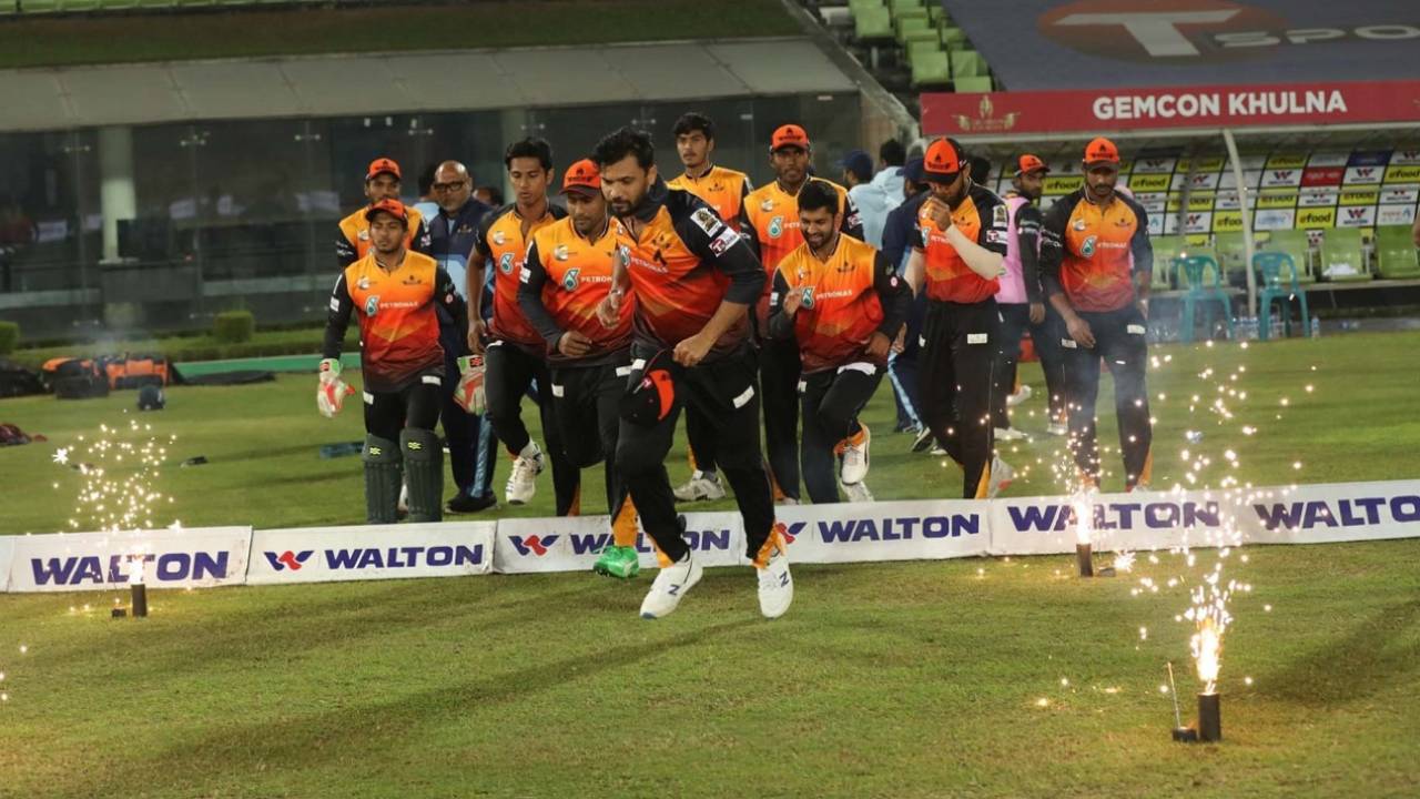 The Mahmudullah-led Gemcon Khulna successfully defended 155 in the final, Gemcon Khulna v Gazi Group Chattogram, Bangabandhu T20 Cup final, Dhaka, December 18, 2020
