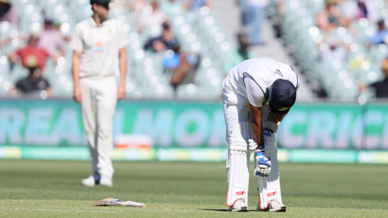 Mohammed Shami was struck on the hand while batting and had to retire hurt, Australia vs India, 1st Test, Adelaide, 3rd day, December 19, 2020  