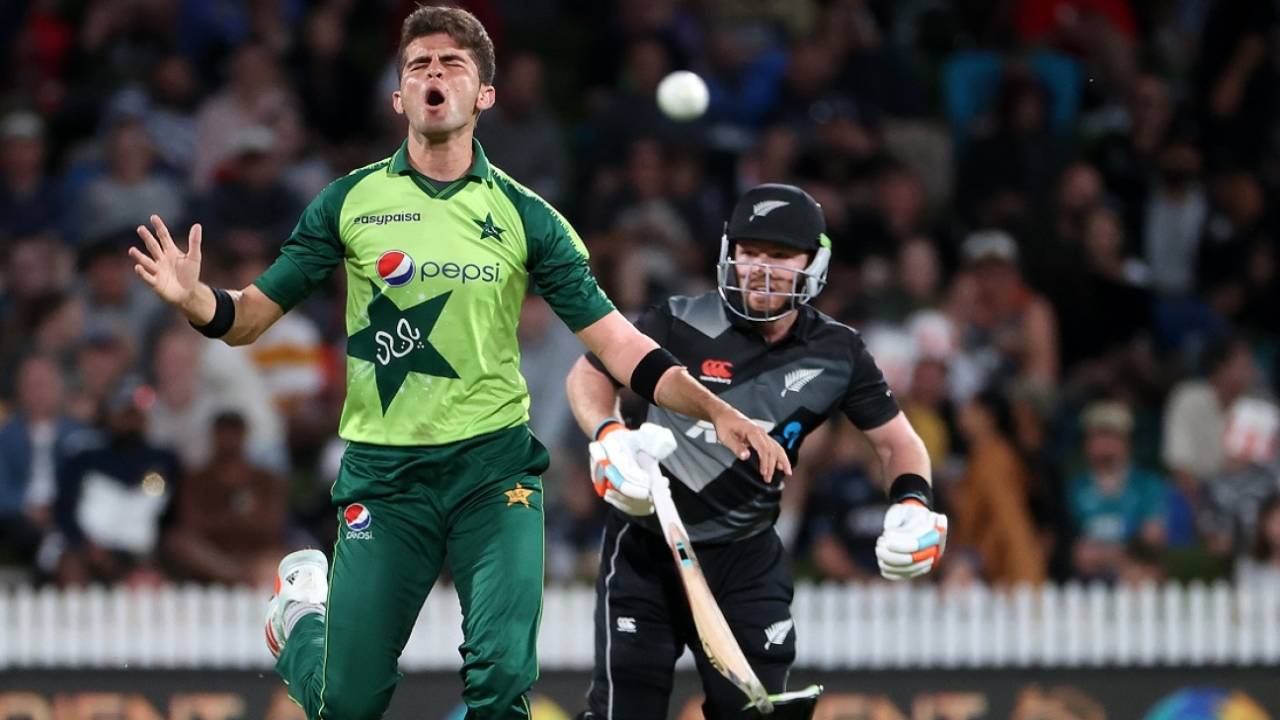 Shaheen reacts as Martin Guptill got New Zealand off to a fast start, New Zealand vs Pakistan, 2nd T20I, Hamilton, December 20 2020

