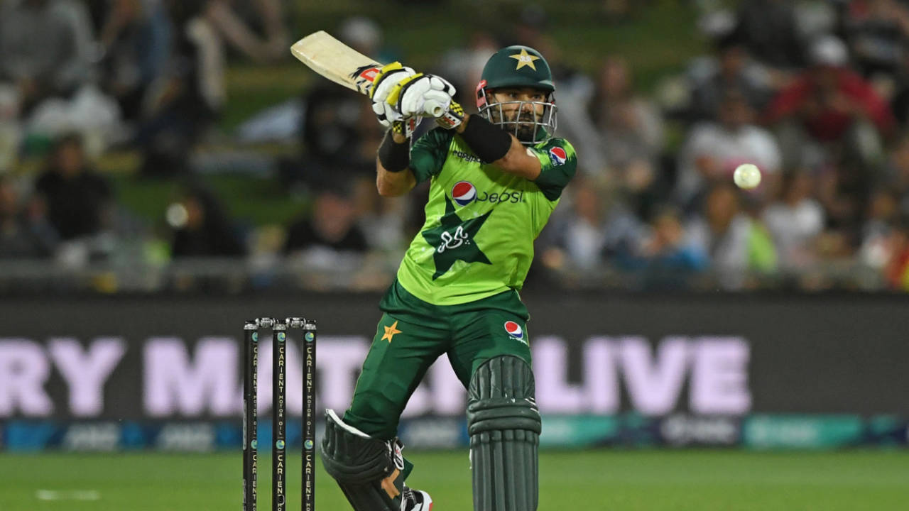 Mohammad Rizwan lines himself up to swat one away, New Zealand vs Pakistan, 3rd T20I, Napier, December 22, 2020