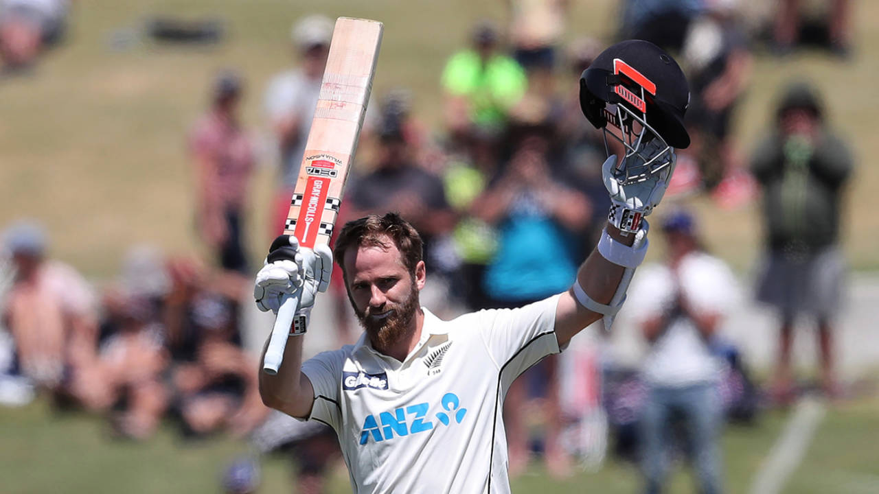 Kane Williamson acknowledges his home crowd after bringing up his 23rd Test hundred, New Zealand vs Pakistan, 1st Test, Mount Maunganui, 2nd day, December 27, 2020