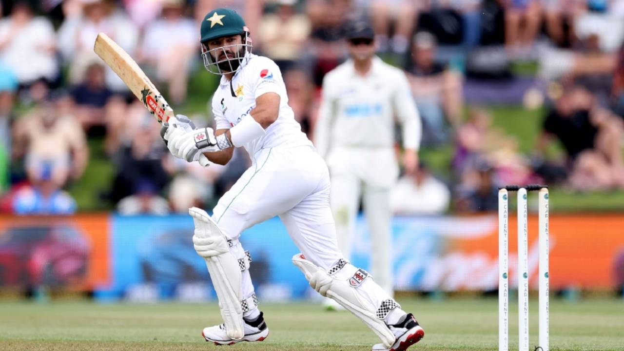 Mohammad Rizwan sets off for a run after steering one down leg, New Zealand vs Pakistan, Christchurch, 1st day, 2nd Test, January 3, 2020