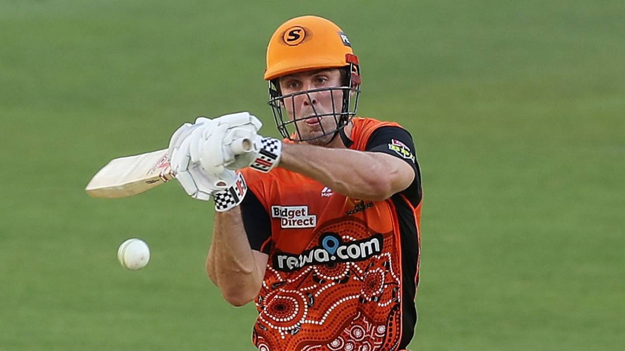 Mitchell Marsh gets in position to whack one towards midwicket, Perth Scorchers vs Sydney Sixers, BBL 2020-21, Perth, January 6, 2021