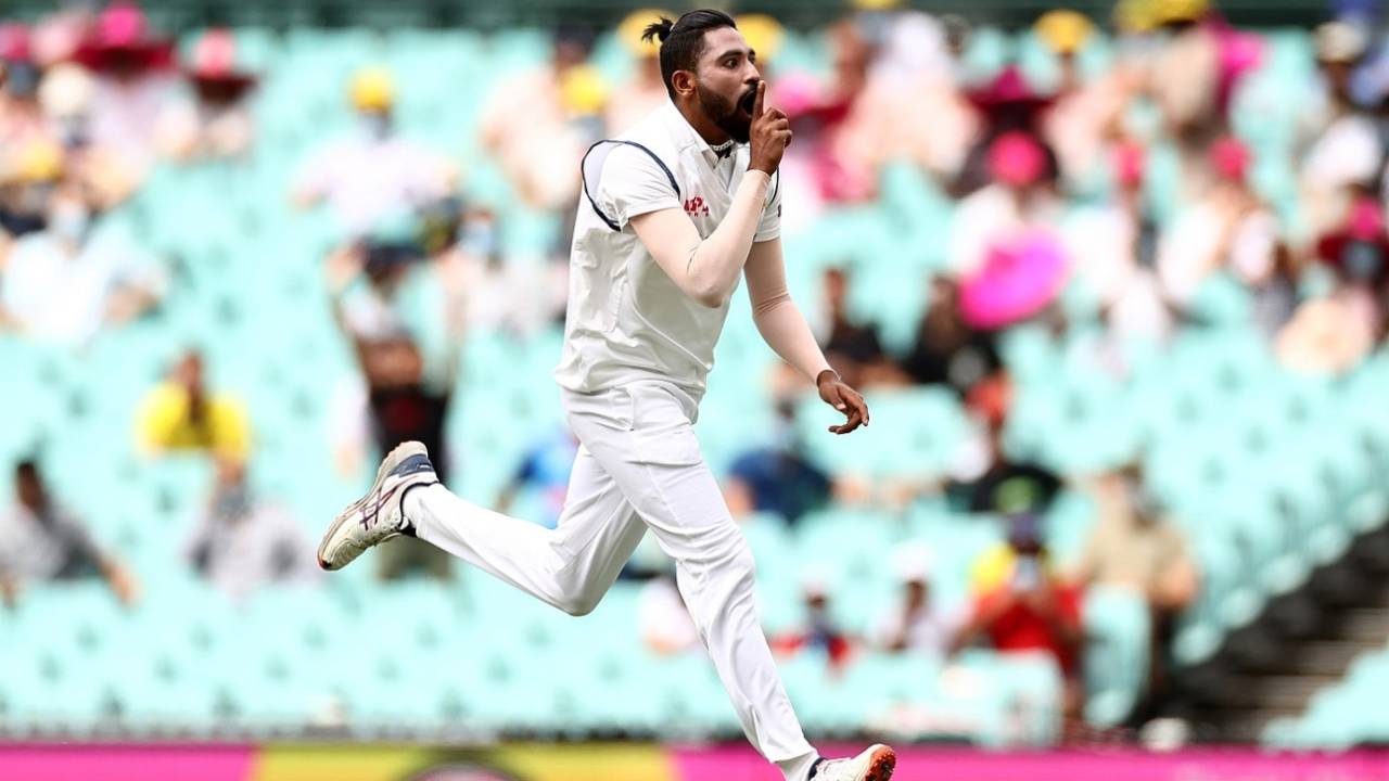 Mohammed Siraj has silenced Australia's opening stand with the wicket of David Warner, Australia v India, 3rd Test, Sydney, 1st day, January 7, 2021
