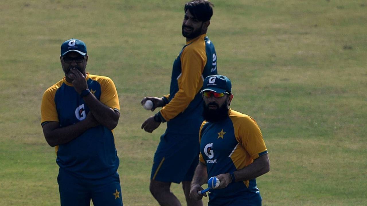 Waqar Younis and Misbah-ul-Haq oversee a training session&nbsp;&nbsp;&bull;&nbsp;&nbsp;AFP via Getty Images