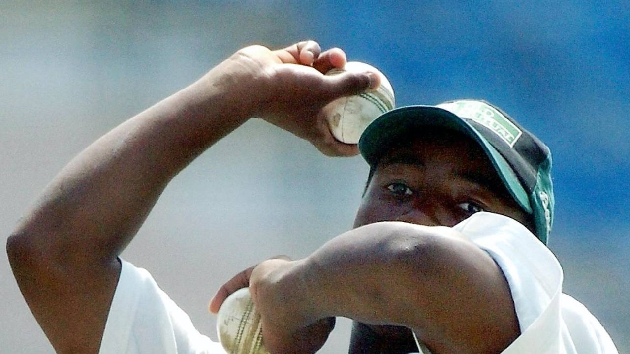 Tatenda Taibu throws the ball during a practice session, Zimbabwe tour of Pakistan, Multan cricket stadium, September 29, 2004