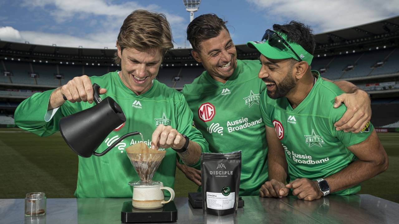 Haris Rauf visits Adam Zampa and Marcus Stoinis' Love Cafe, Melbourne, January 14, 2021