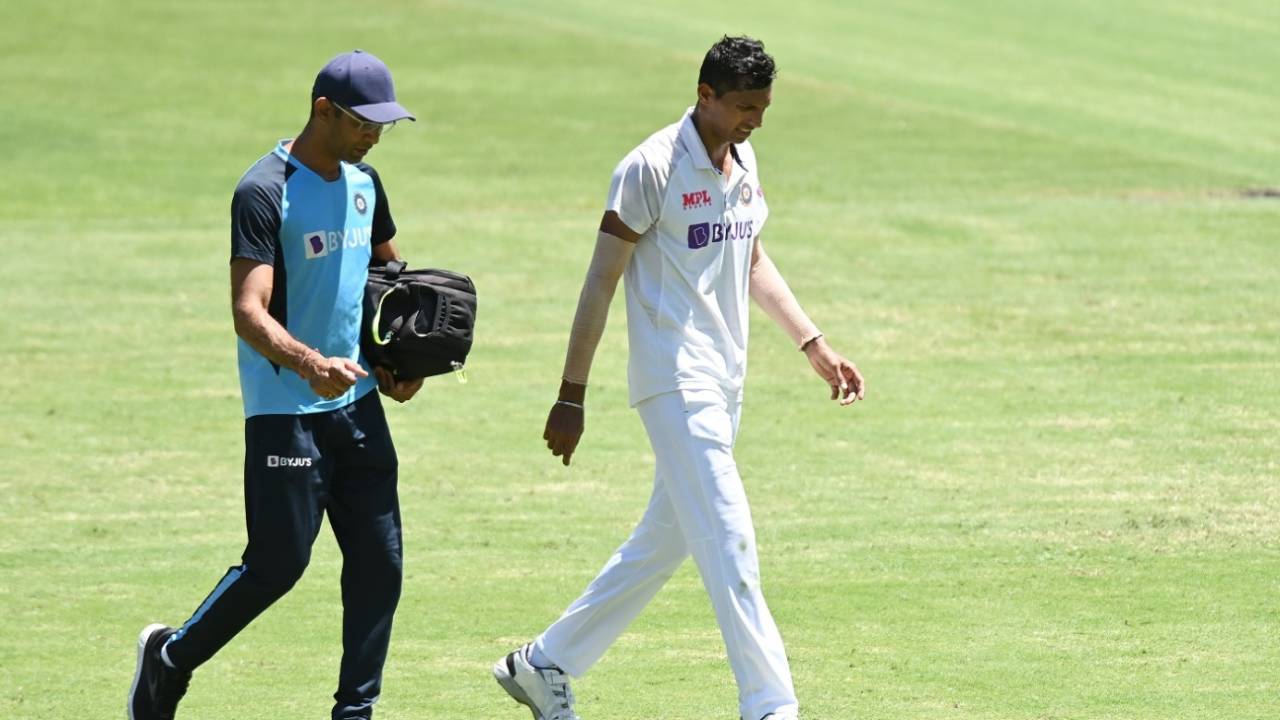 Navdeep Saini leaves the field for medical attention, Australia vs India, 4th Test, Brisbane, 1st day, January 15, 2021