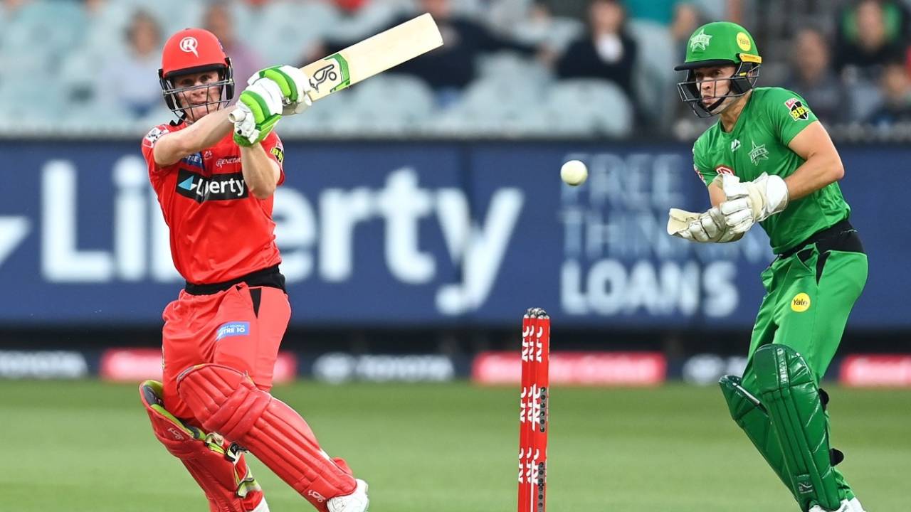 Seb Gotch looks on as Sam Harper cracks a pull, Melbourne Stars v Melbourne Renegades, BBL 2020-21, Melbourne, January 17, 2021