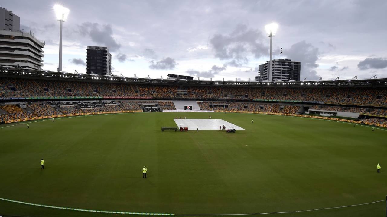 Covers take effect at the Gabba as rain ruined most of the third session, Australia vs India, 4th Test, Brisbane, 4th day, January 18, 2021
