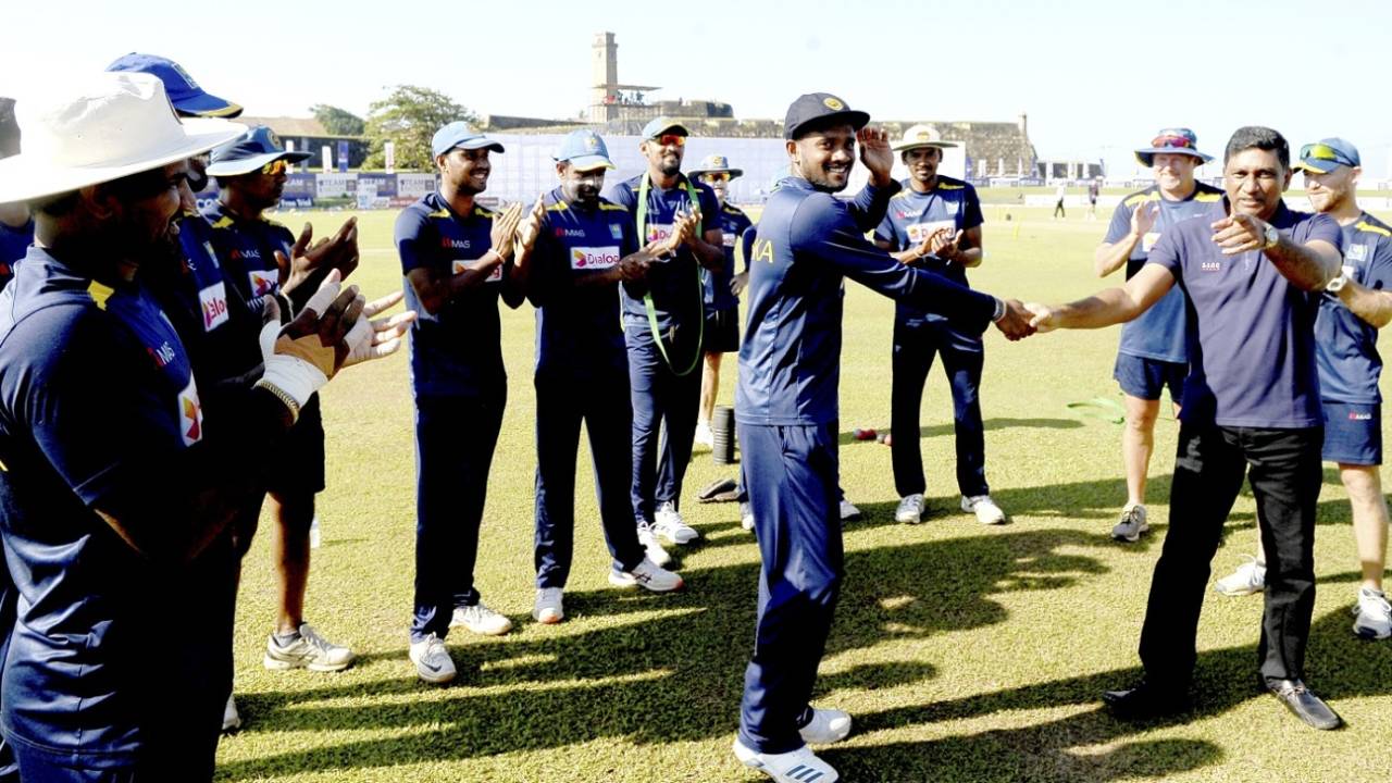 Ramesh Mendis receives his maiden Test cap from Ashantha de Mel, Sri Lanka vs England, 2nd Test, Galle, January 22, 2021